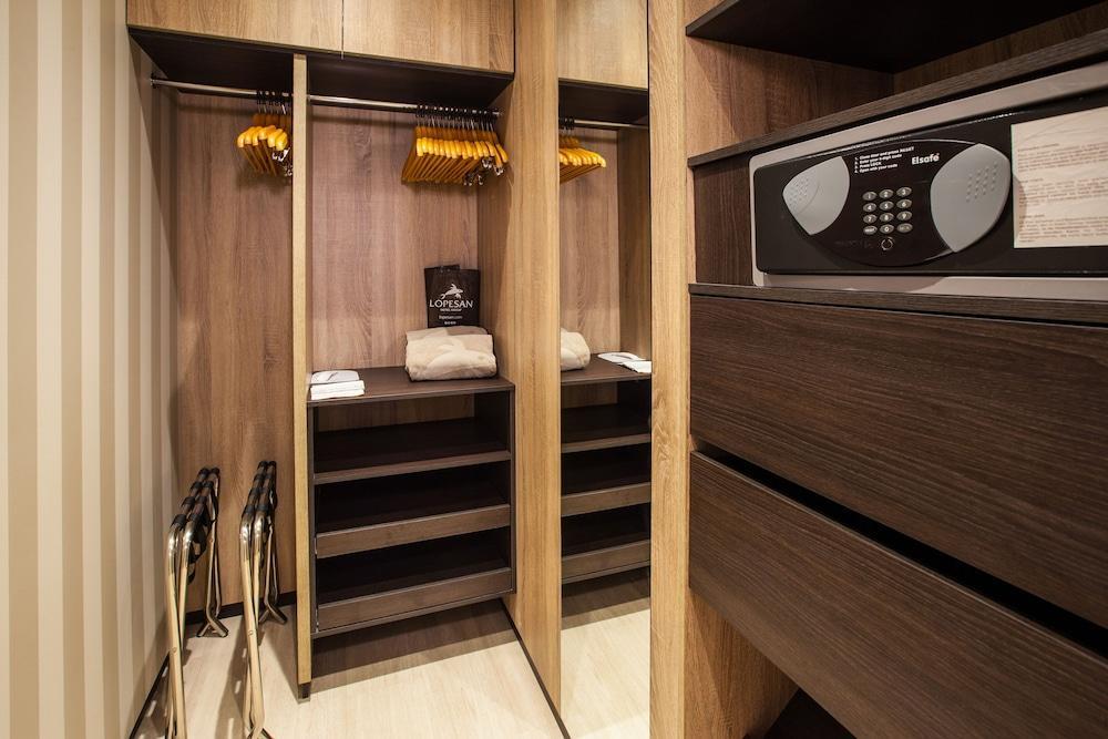 Lopesan Villa del Conde Resort&Thalasso Meloneras Esterno foto A walk-in closet