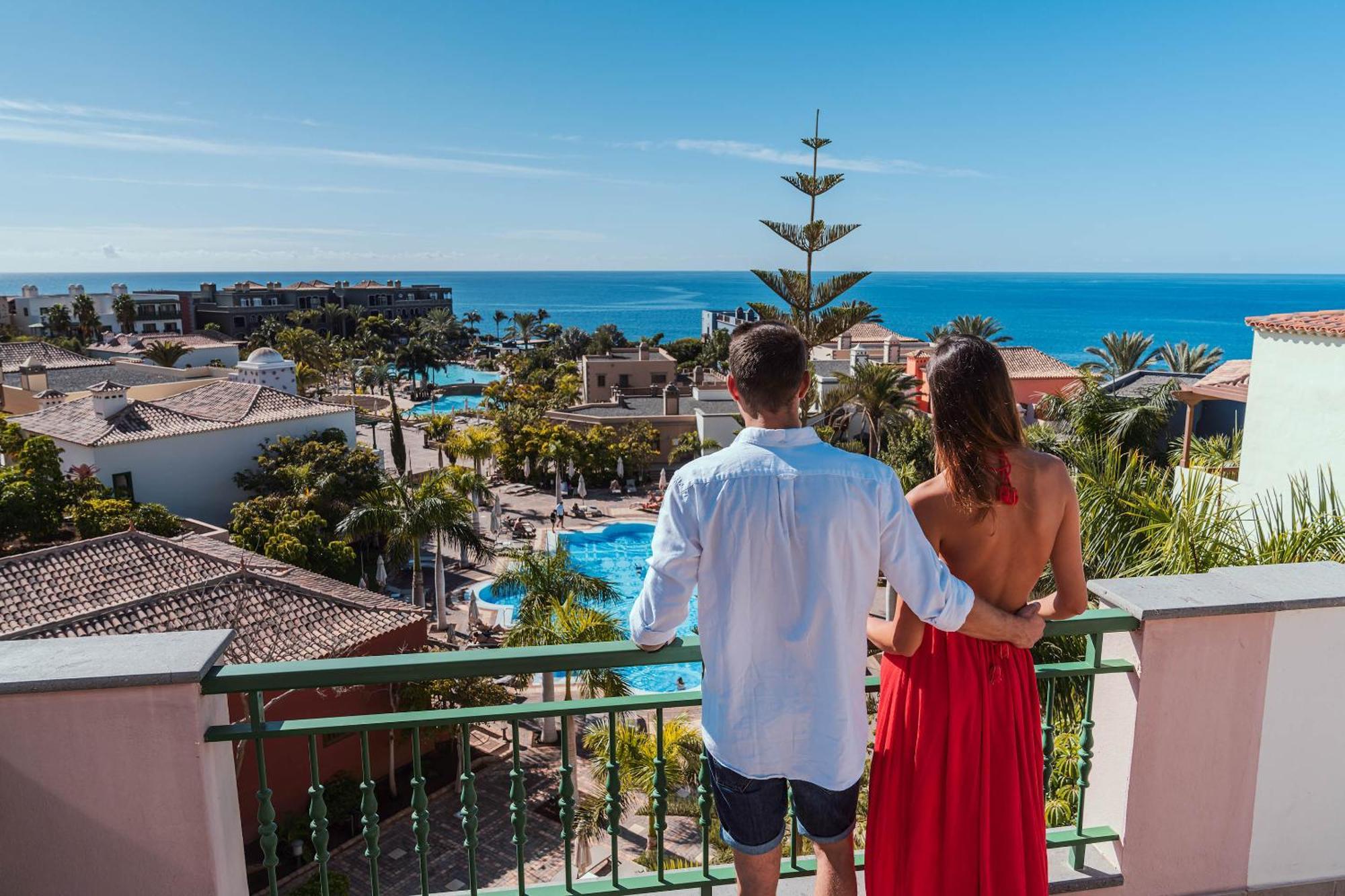 Lopesan Villa del Conde Resort&Thalasso Meloneras Esterno foto Tourists in Benidorm