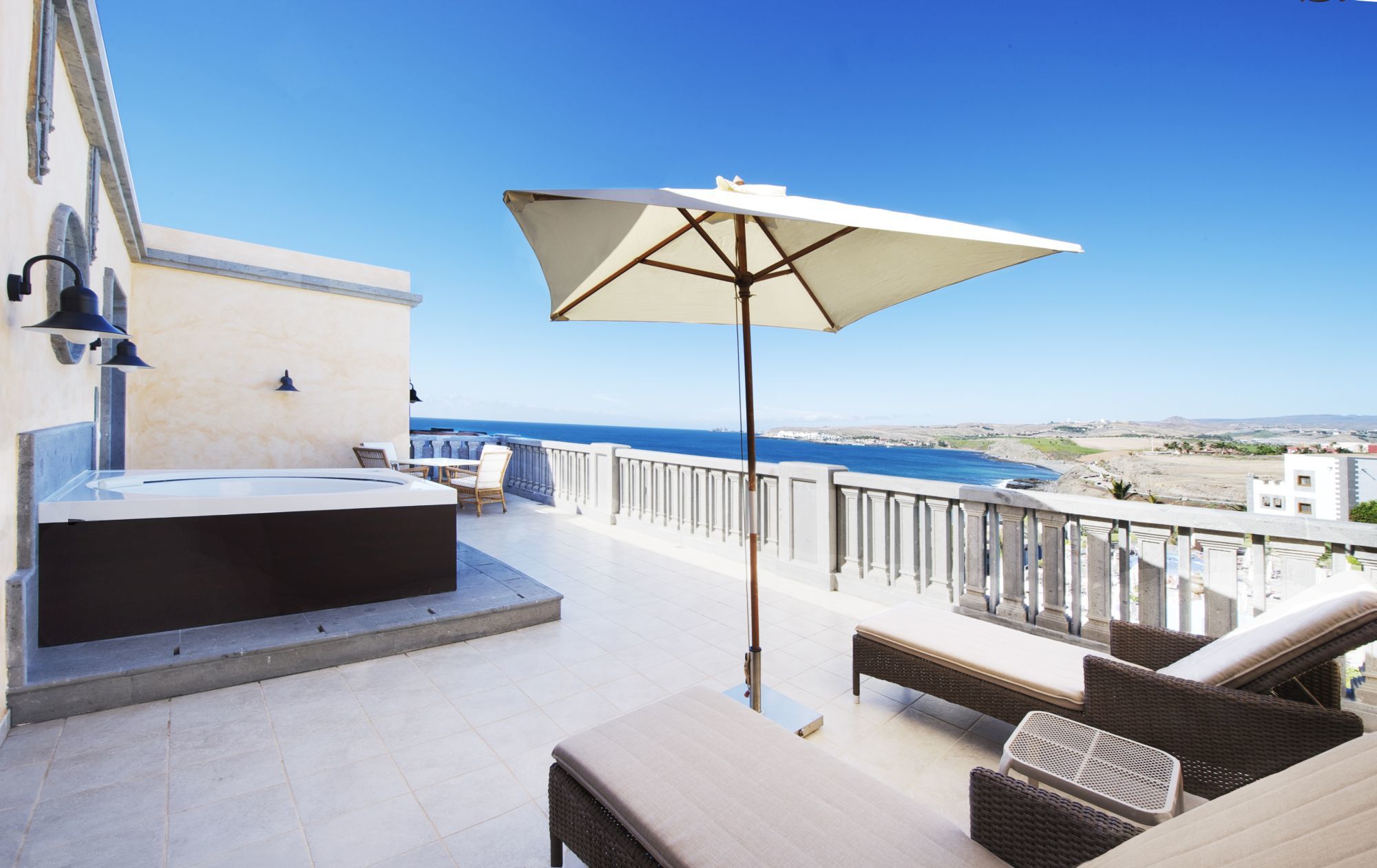 Lopesan Villa del Conde Resort&Thalasso Meloneras Esterno foto The rooftop pool at the Hotel del Coronado