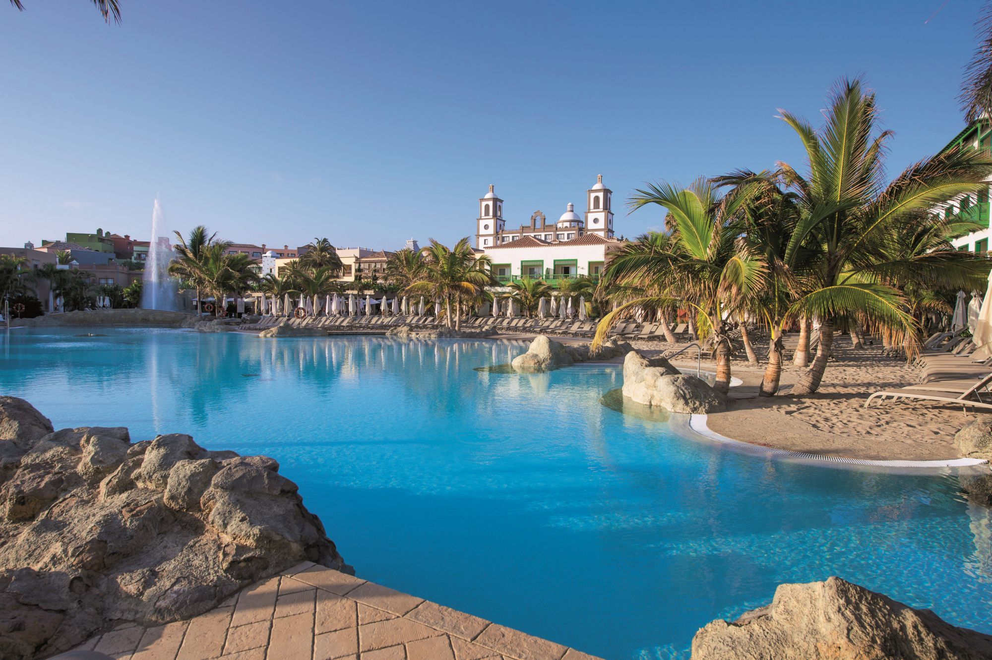 Lopesan Villa del Conde Resort&Thalasso Meloneras Esterno foto The resort's lagoon