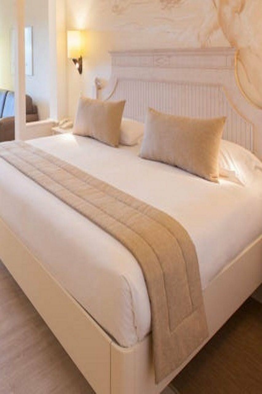 Lopesan Villa del Conde Resort&Thalasso Meloneras Esterno foto A bed runner
