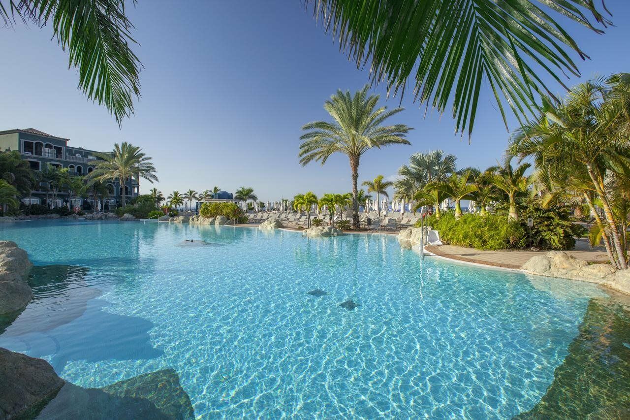 Lopesan Villa del Conde Resort&Thalasso Meloneras Esterno foto The swimming pool at the resort