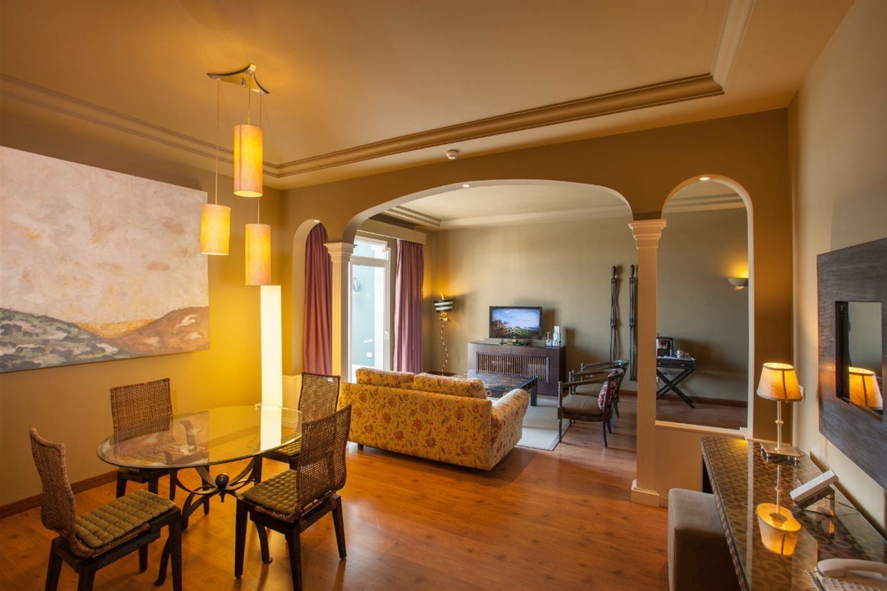 Lopesan Villa del Conde Resort&Thalasso Meloneras Esterno foto A suite at the hotel