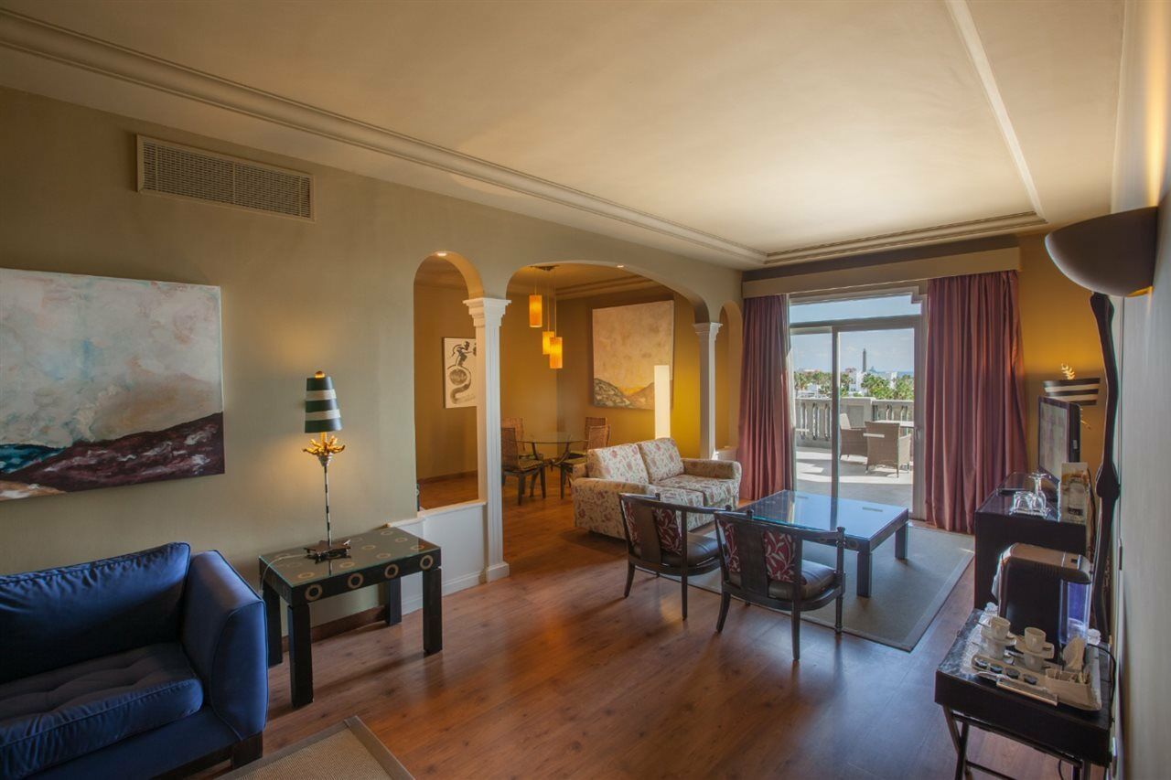Lopesan Villa del Conde Resort&Thalasso Meloneras Esterno foto A suite at the Hilton San Diego Bayfront